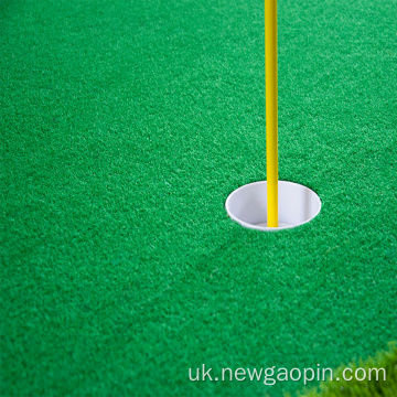 Користувацький міні -килимок для гольфу, що виводить зелений на відкритому повітрі